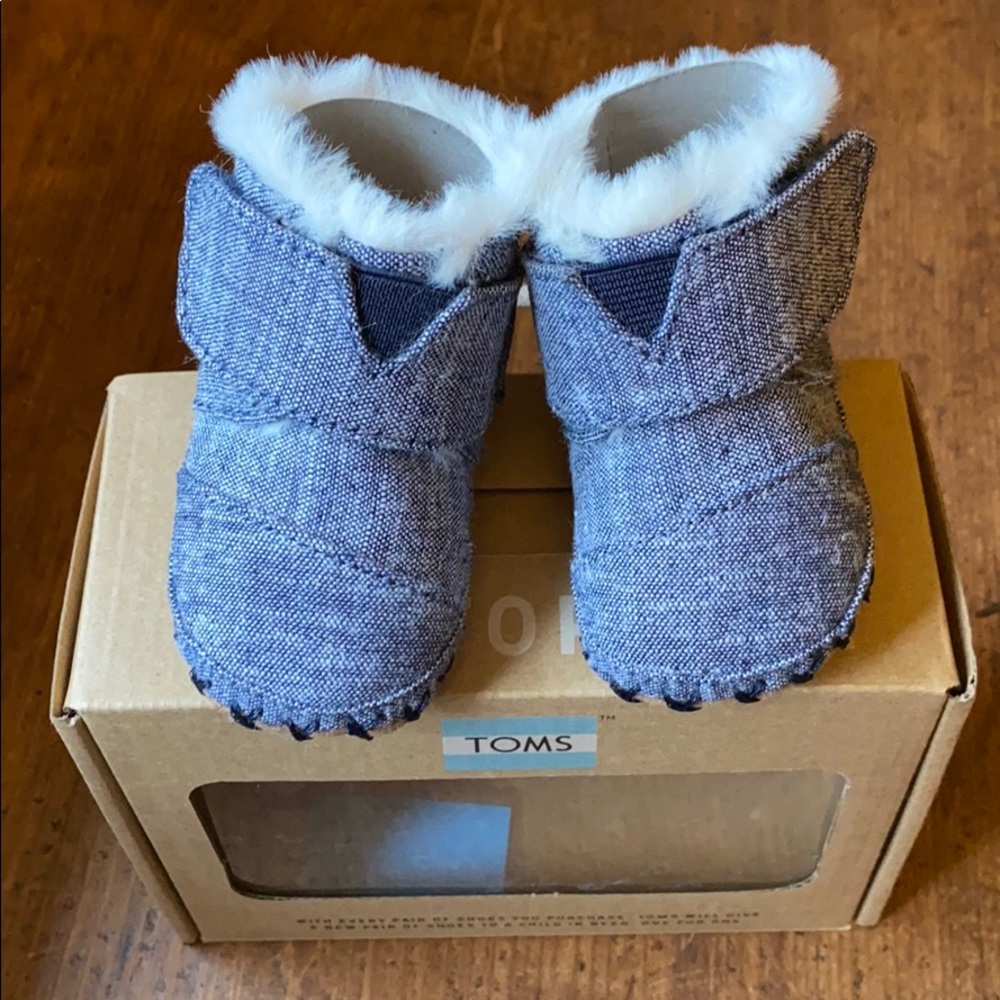 Brand New Toms Size 1 Tiny Cunas.